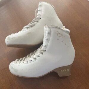 Edea Chorus Skates Size 240 White Figure Skates Used In Great Condition